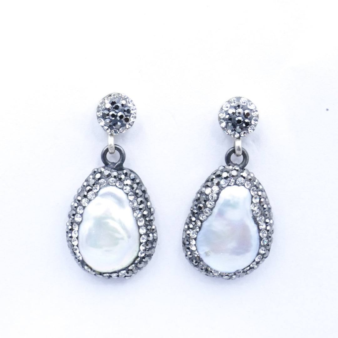 ピアス [BLACKMUSE] Antique l pearl mixed drop Earrings YERTTER Women Vintage Gold Pearl Statement Dangle Earrings
